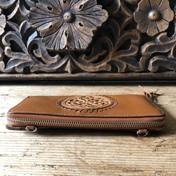 RARE Brighton Ferrara Medallion Zip Around Luggage Leather Crossbody Wallet Bag - Picture 7 of 17